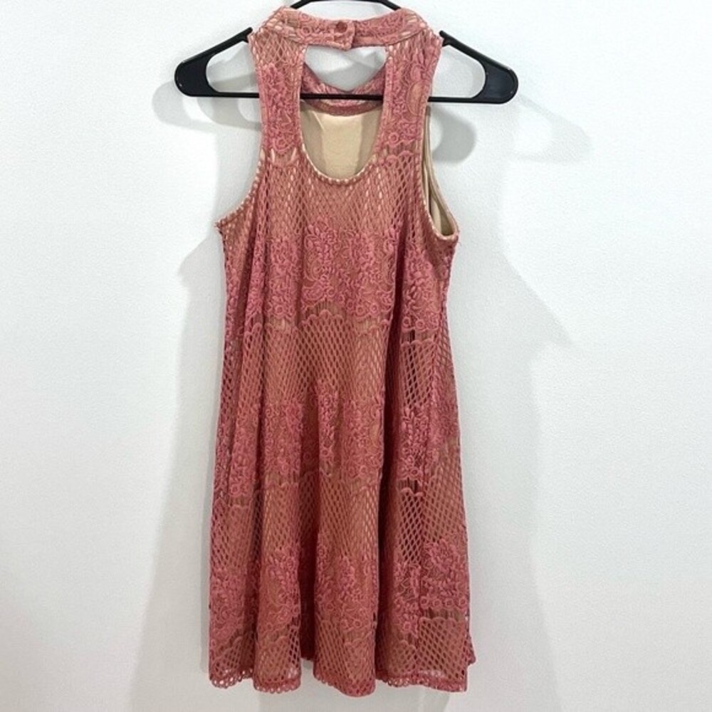 Francesca’s Aina Be dusty rose lace dress size small - Picture 5 of 7